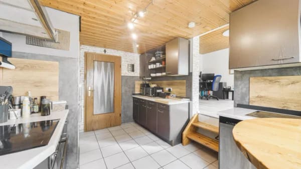 Immobilie in Friesenheim - Großzügiges Mehrgenerationenhaus mit Scheune, Werkstatt und vielseitigem Entwicklungspotenzial - Bild 3