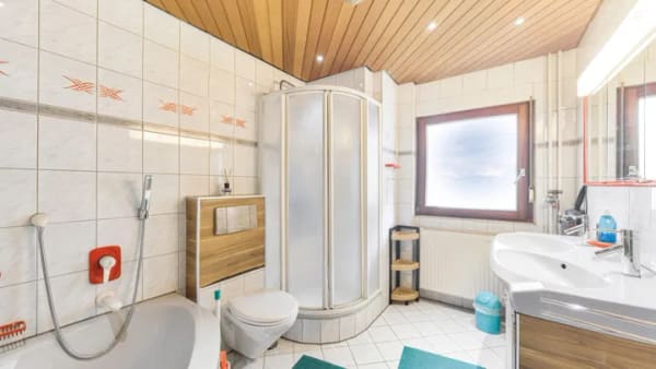 Immobilie in Friesenheim - Großzügiges Mehrgenerationenhaus mit Scheune, Werkstatt und vielseitigem Entwicklungspotenzial - Bild 4