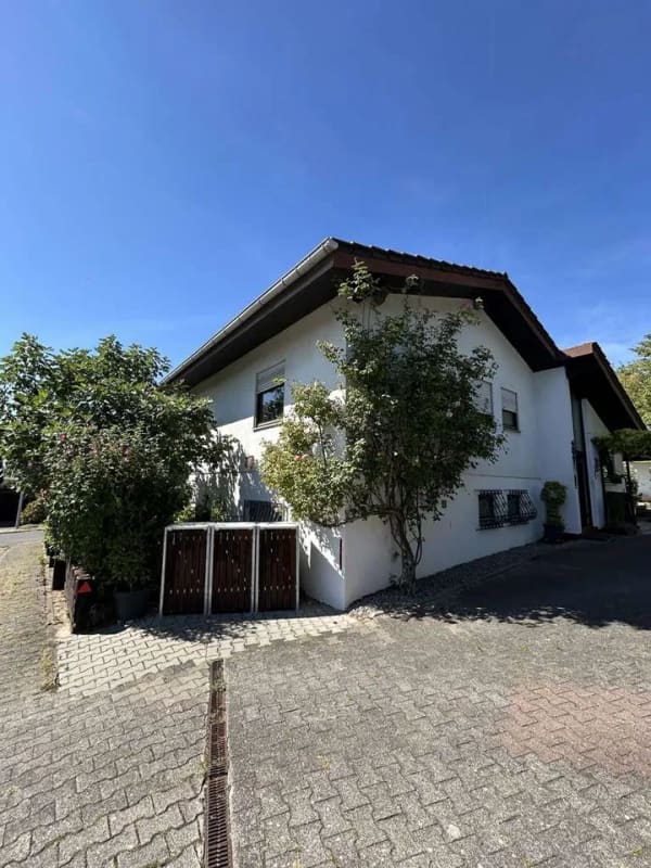 Immobilie in Klein-Winternheim - Ein Haus mit Charakter – außergewöhnliche Split-Level-Architektur mit Einliegerwohnung - Bild 1