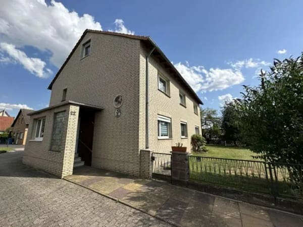 Immobilie in Königslutter am Elm - Raumwunder für genug Freiraum:  Zweifamilienhaus in Ochsendorf - Bild 0