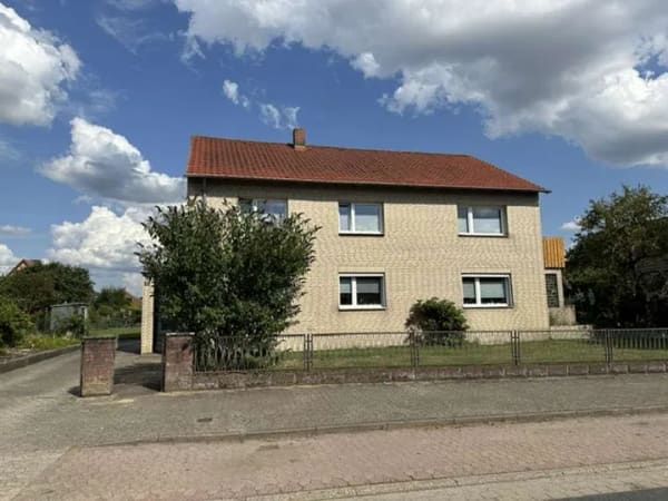 Immobilie in Königslutter am Elm - Raumwunder für genug Freiraum:  Zweifamilienhaus in Ochsendorf - Bild 1