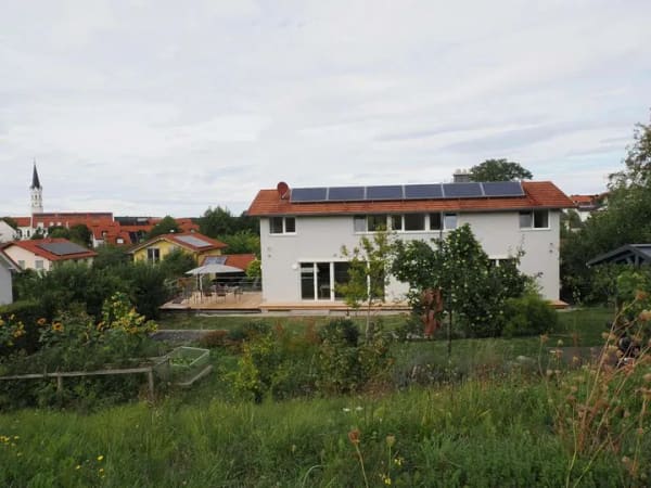 Immobilie in Hohenkammer - Modernes Architektenhaus mit lichter Wohlfühlatmosphäre und naturnahem Garten - Bild 1