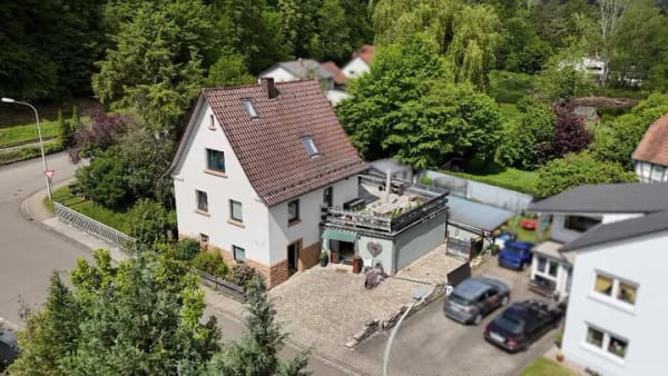 Immobilie in Hinterweidenthal - ++ Exklusive Wohlfühloase an der Wieslauter: Hochwertig modernisiertes Wohnhaus mit Terrassen, Sauna und Ferienhauspotenzial +++ - Bild 2