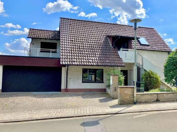 Immobilie in Weisenheim am Berg - Freistehendes Ein-/Zweifamilienhaus in erstklassiger Wohnlage von Weisenheim am Berg. - Bild 1