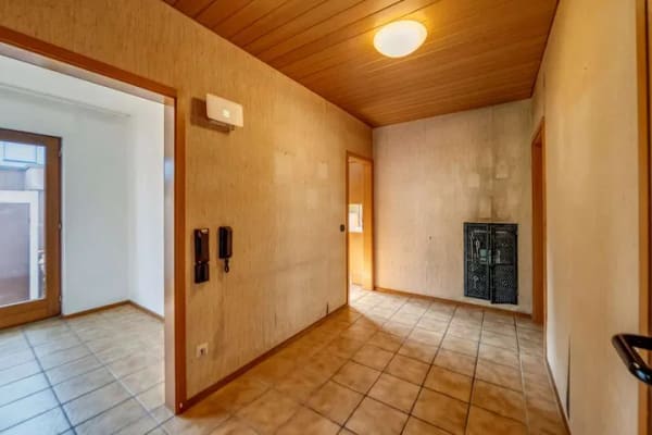 Immobilie in Maulbronn - Freistehendes Einfamilienhaus mit Einliegerwohnung, Doppelgarage und großem Naturgarten am Waldrand - Bild 4