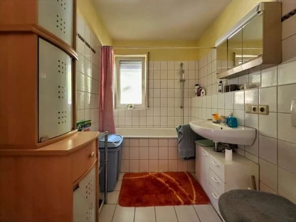 Immobilie in Bad Urach - Vermietetes Erdgeschossjuwel mit Terrasse, TG-Stellplatz & Entwicklungspotenzial - Bild 4