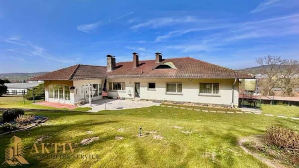 Immobilie in Hösbach - Großzügige Villa in traumhafter Hanglage mit Wintergarten und Einliegerwohnung - Bild 2