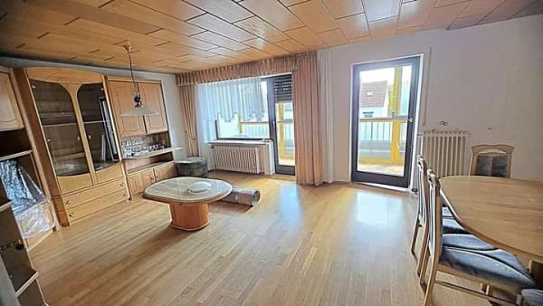 Immobilie in Waldkraiburg - Großzügige 5-Zimmer-Wohnung (wie ein eigenes Haus) - Bild 0