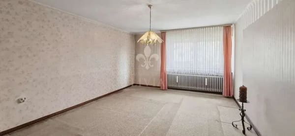Immobilie in Kleinblittersdorf - Großzügiges Wohnhaus mit beeindruckendem Platzangebot und vielseitigen Nutzungsmöglichkeiten - Bild 1