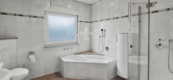 Immobilie in Kleinblittersdorf - Großzügiges Wohnhaus mit beeindruckendem Platzangebot und vielseitigen Nutzungsmöglichkeiten - Bild 2
