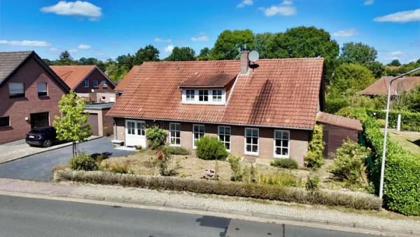 Immobilie in Bad Bentheim - Großzügiges Einfamilienhaus mit viel Platz und großem Grundstück in Bad Bentheim - Bild 1