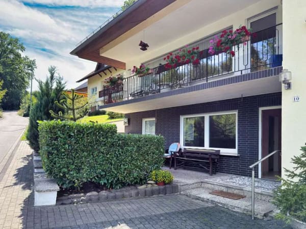 Immobilie in Mittelhof - CITYHOUSE: Großzügiges 2-Familienhaus mit Garten und 3 Garagen. - Bild 2