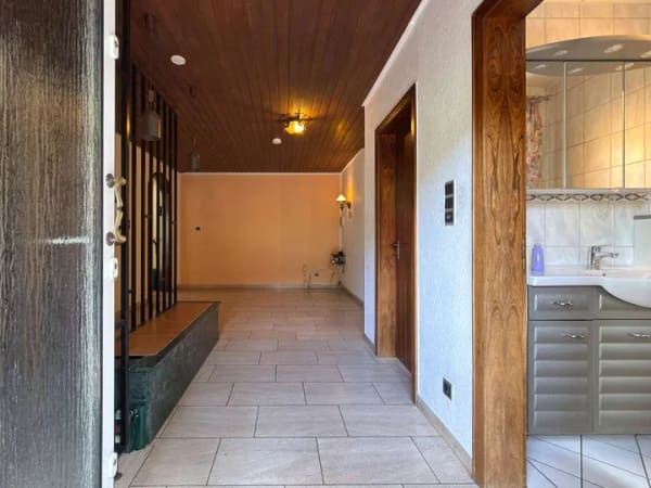 Immobilie in Mittelhof - CITYHOUSE: Großzügiges 2-Familienhaus mit Garten und 3 Garagen. - Bild 3