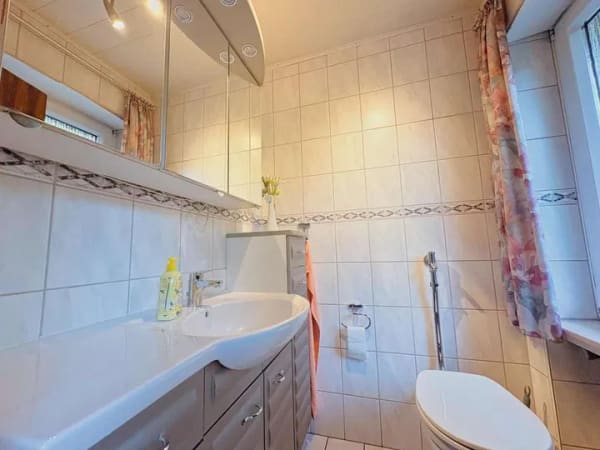 Immobilie in Mittelhof - CITYHOUSE: Großzügiges 2-Familienhaus mit Garten und 3 Garagen. - Bild 4