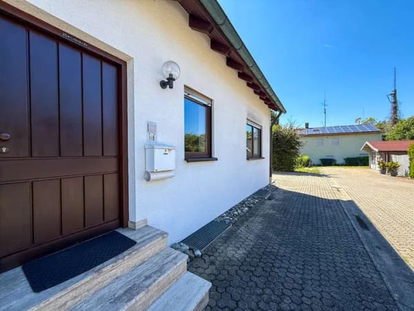 Immobilie in Fremdingen - DHH auf großem Grundstück mit Terrasse, Balkon und Dachterrasse - viel Stauraum und Doppelgarage - Bild 1