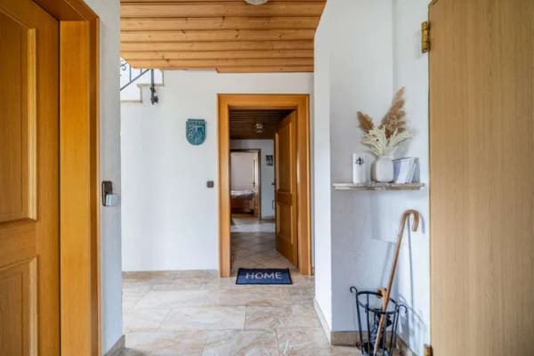 Immobilie in Ruhpolding - Vielfältige Nutzungsmöglichkeiten:
Zweifamilienhaus mit großzügigem Grundstück in naturnaher Lage - Bild 2