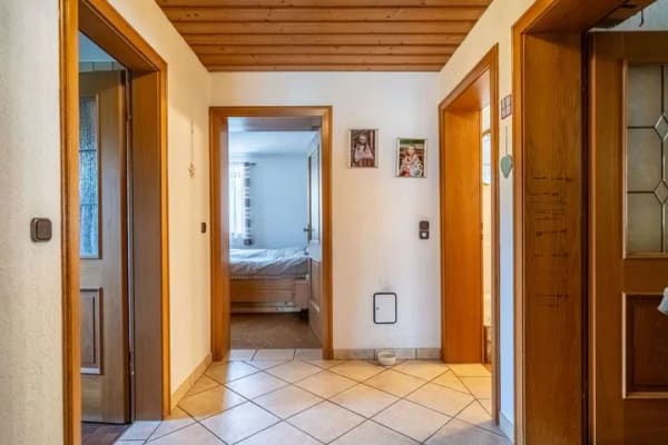 Immobilie in Ruhpolding - Vielfältige Nutzungsmöglichkeiten:
Zweifamilienhaus mit großzügigem Grundstück in naturnaher Lage - Bild 3