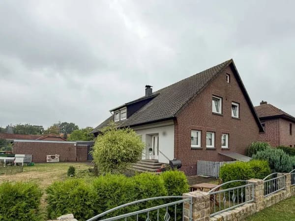 Immobilie in Sulingen - Ländlich und doch stadtnah! Schönes Zweifamilienhaus mit großem Garten in Vorwohlde zu verkaufen. - Bild 0