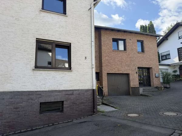 Immobilie in Hönningen - Doppeltes Zuhause mit viel Potenzial – zwei Einfamilienhäuser auf ca. 580 m² Grundstück - Bild 1