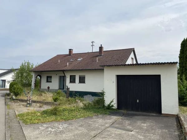 Immobilie in Herrenberg - Einfamilienhaus mit 862 m² Grundstück in Herrenberg-Oberjesingen  - Bild 0