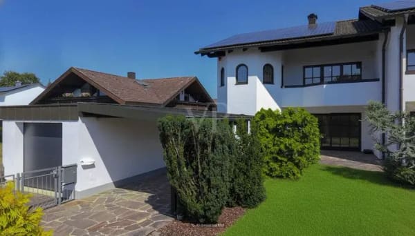 Immobilie in Reichertshofen - Großzügige Doppelhaushälfte mit Garten, Kachelofen und sonnigem Balkon - Bild 0