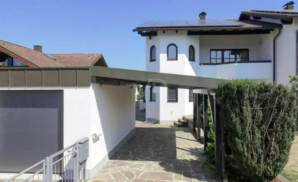 Immobilie in Reichertshofen - Großzügige Doppelhaushälfte mit Garten, Kachelofen und sonnigem Balkon - Bild 1