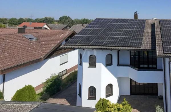 Immobilie in Reichertshofen - Großzügige Doppelhaushälfte mit Garten, Kachelofen und sonnigem Balkon - Bild 2