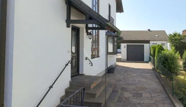 Immobilie in Reichertshofen - Großzügige Doppelhaushälfte mit Garten, Kachelofen und sonnigem Balkon - Bild 3