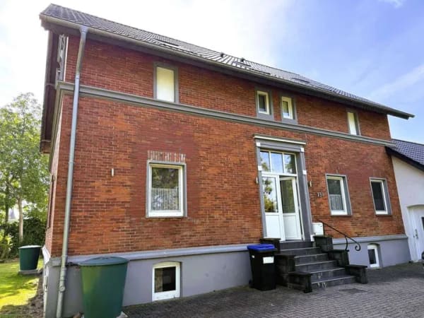 Immobilie in Nordenham - Großzügiges Zweifamilienhaus mit viel Platz und idyllischem Garten - Bild 1