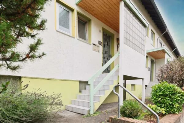 Immobilie in Lahnstein - Geräumiges Reihenendhaus mit Garten und Stellplätzen in ruhiger Lage von Lahnstein-Friedland - Bild 1