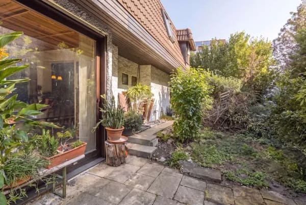 Immobilie in Pullach im Isartal - Potenzial in bester Wohngegend: Einfamilienhaus mit Garten in Pullach - inkl. Sanierungskonzept! - Bild 1
