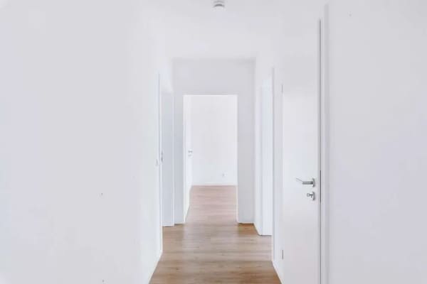 Immobilie in Reppenstedt - Sofort bezugsfrei: Renovierte Wohnung im 1. Obergeschoss - Bild 2