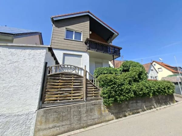 Immobilie in Giengen an der Brenz - Fernblick statt Kompromisse: Einfamilienhaus mit Potenzial in idyllischer Lage - Bild 1