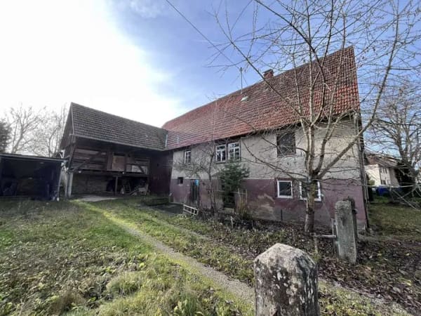 Immobilie in Neuhausen - Neuhausen: Ehemaliges Bauernhaus mit Ausbauscheune und geschütztem Naturgarten - Bild 1