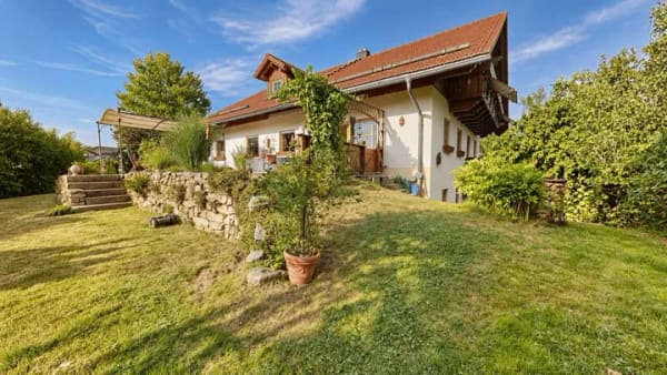Immobilie in Jandelsbrunn - Großzügig wohnen mit Schwimmbad, Garten & Doppelgarage in Jandelsbrunn - Bild 1