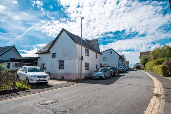Immobilie in Schleiden - Einfamilienhaus mit Potenzial in ruhiger Lage von Schleiden-Bronsfeld - Bild 0