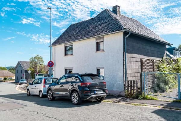 Immobilie in Schleiden - Einfamilienhaus mit Potenzial in ruhiger Lage von Schleiden-Bronsfeld - Bild 1