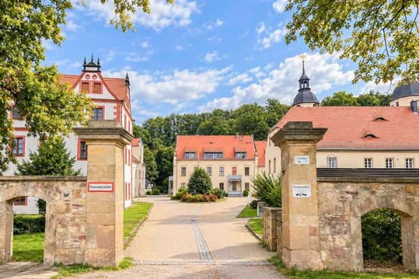 Immobilie in Kreischa - *Vermietete Denkmal-Kapitalanlage* - 2-Zi. Whg. mit EBK & Fußbodenheizung im Stiftsgut in Kreischa - Bild 0