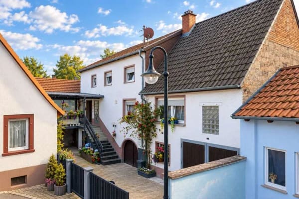 Immobilie in Albersweiler - Charmantes Einfamilienhaus mit Potenzial in ruhiger Sackgassenlage von Albersweiler - Bild 0