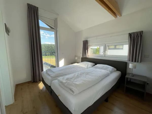 Immobilie in Mistelgau - Charmantes Ferienhaus mit zwei Schlafzimmern und Panoramablick direkt an der Therme - Bild 3