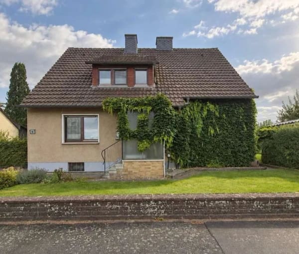 Immobilie in Uslar - * Großzügiges Einfamilienhaus in Uslar * Wfl. ca. 210 m² * GS ca. 1045 m² * 2 Garagen * 1 Carport * - Bild 0