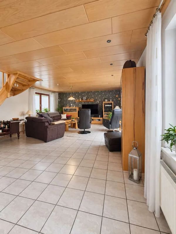 Immobilie in Uslar - * Großzügiges Einfamilienhaus in Uslar * Wfl. ca. 210 m² * GS ca. 1045 m² * 2 Garagen * 1 Carport * - Bild 3