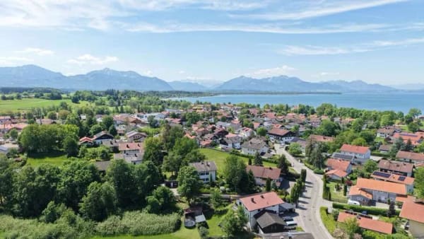 Immobilie in Nußdorf - Attraktives und ruhig gelegenes Landhaus mit 911qm Gartengrundstück – ruhig, Doppelgarage, 6 Zimmer - Bild 0
