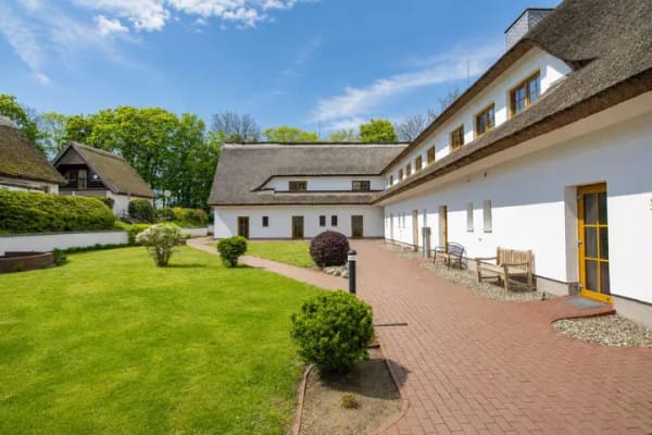 Immobilie in Mönchgut - Reetdach-Charme: Maisonette-Wohnung mit Terrasse auf Mönchgut auf der Insel Rügen - Bild 2