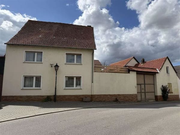 Immobilie in Framersheim - Bauernhaus mit Scheune, Nebengebäuden und kleinem Garten - Bild 0