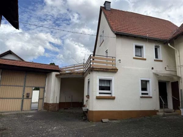 Immobilie in Framersheim - Bauernhaus mit Scheune, Nebengebäuden und kleinem Garten - Bild 1