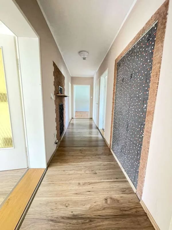 Immobilie in Veitsbronn - Charmantes Zweifamilienhaus mit Ausbaupotenzial, Garten und Garage  - Bild 2