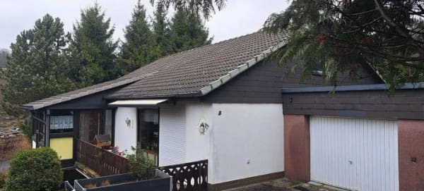 Immobilie in Finnentrop - Zweifamilienhaus mit großzügigem Garten und Garage - Ihr neues Zuhause in ruhiger Lage - Bild 1