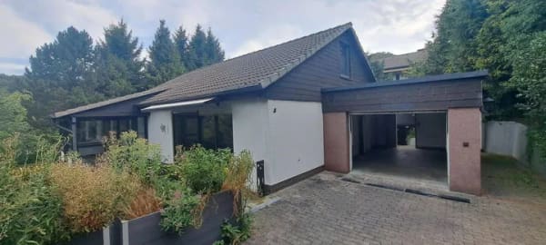 Immobilie in Finnentrop - Zweifamilienhaus mit großzügigem Garten und Garage - Ihr neues Zuhause in ruhiger Lage - Bild 2