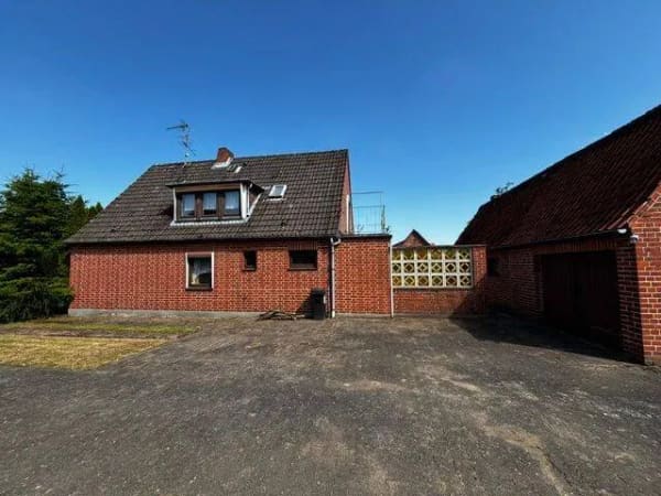 Immobilie in Bälau - +Grundstück mit Potential, EFH + Garagen mit Lager als Altbestand vorhanden+ - Bild 2